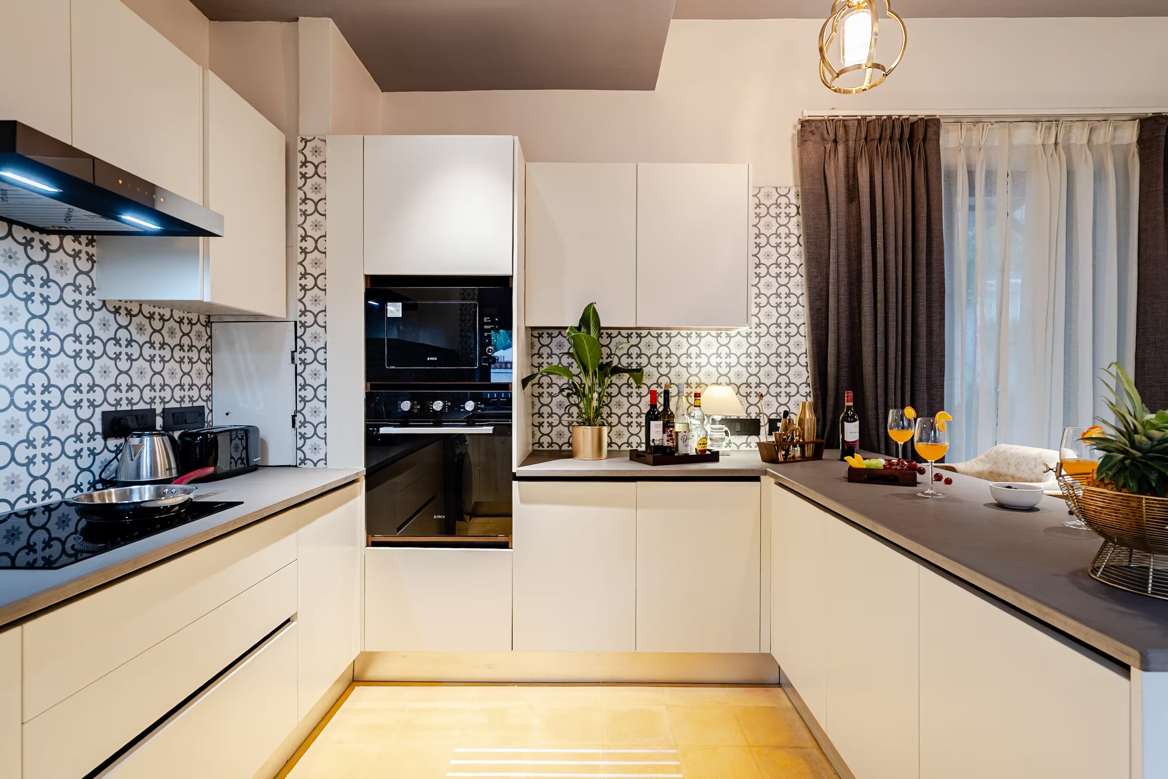 Kitchen & Dining