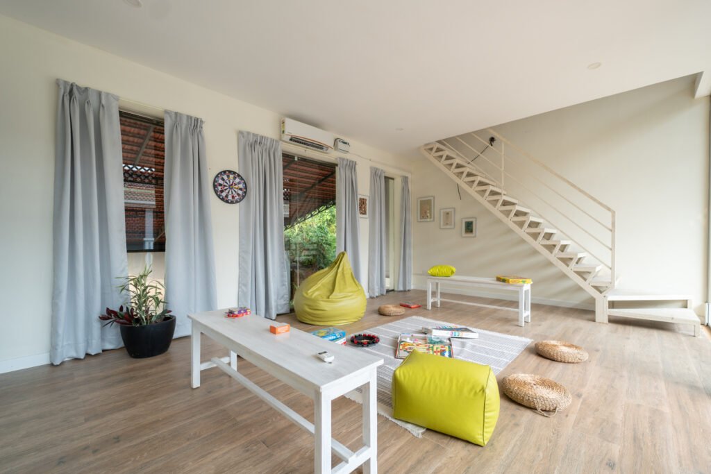 shiolim livingroom